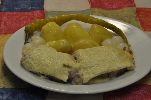 Jak uvařit rybí filé v sýrovo - vinném těstíčku se šunkou? Snadné recept, připravený za 30 - 45 minut